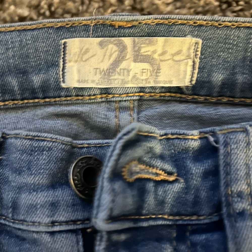 Free People Frayed Cropped Jean Size 25